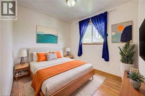 43 Middleton Street, Cambridge, ON - Indoor Photo Showing Bedroom