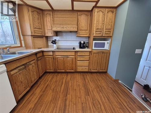 246 Battleford Trail, Swift Current, SK - Indoor Photo Showing Kitchen With Double Sink