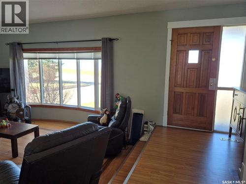 246 Battleford Trail, Swift Current, SK - Indoor Photo Showing Living Room