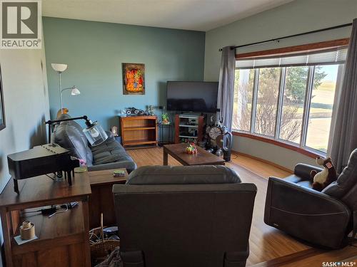 246 Battleford Trail, Swift Current, SK - Indoor Photo Showing Living Room