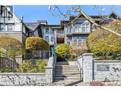 303 116 W 23RD STREET  North Vancouver, BC V7M 2A9