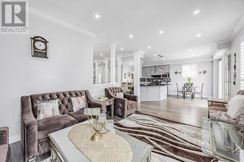 1109 Keswick Court, Oshawa, ON - Indoor Photo Showing Living Room