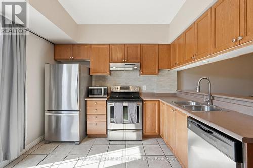 407 - 4006 Kilmer Drive, Burlington, ON - Indoor Photo Showing Kitchen With Double Sink