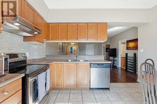 407 - 4006 Kilmer Drive, Burlington, ON - Indoor Photo Showing Kitchen With Double Sink