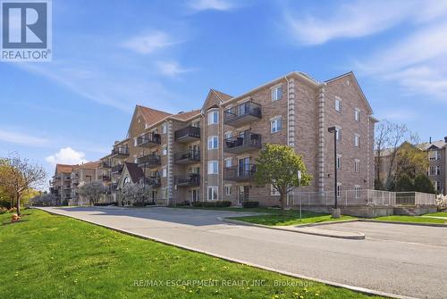 407 - 4006 Kilmer Drive, Burlington, ON - Outdoor With Facade