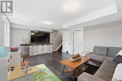 48 Code Crescent, Carleton Place, ON - Indoor Photo Showing Living Room