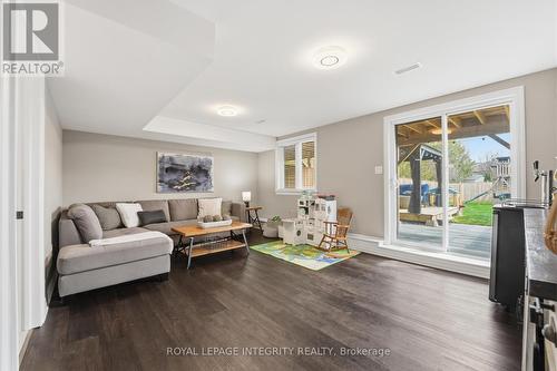48 Code Crescent, Carleton Place, ON - Indoor Photo Showing Living Room