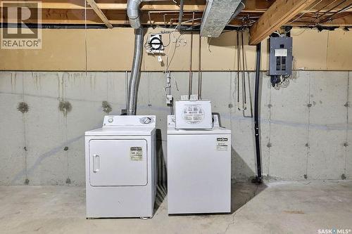 31 Mackenzie Way, Regina, SK - Indoor Photo Showing Laundry Room