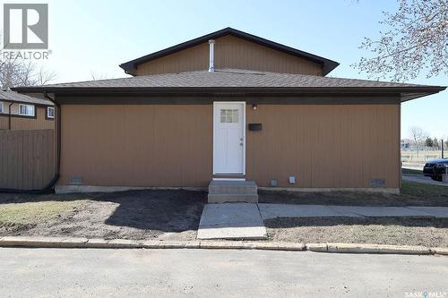 31 Mackenzie Way, Regina, SK - Outdoor