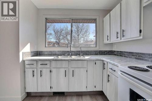 31 Mackenzie Way, Regina, SK - Indoor Photo Showing Kitchen With Double Sink