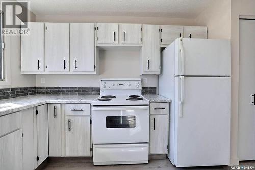 31 Mackenzie Way, Regina, SK - Indoor Photo Showing Kitchen
