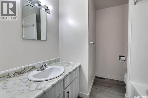 31 Mackenzie Way, Regina, SK - Indoor Photo Showing Bathroom