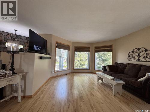 404 Herbert Street, Maple Creek, SK - Indoor