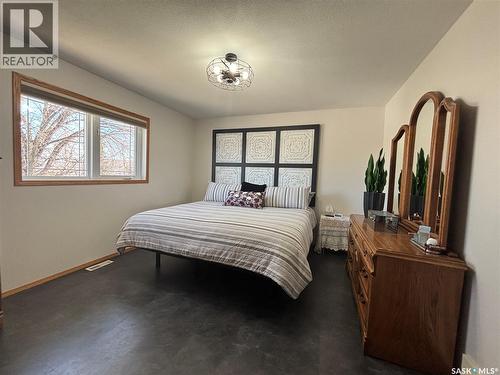 404 Herbert Street, Maple Creek, SK - Indoor Photo Showing Bedroom