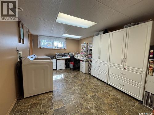 404 Herbert Street, Maple Creek, SK - Indoor Photo Showing Laundry Room
