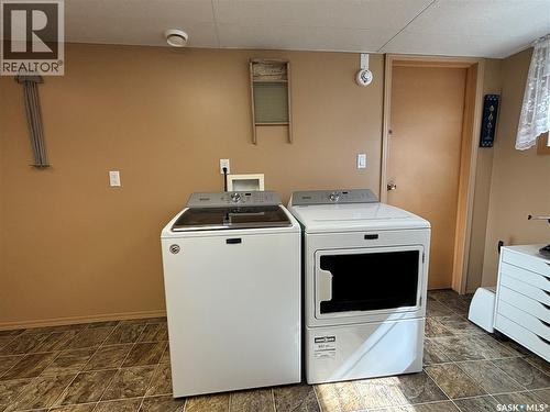 404 Herbert Street, Maple Creek, SK - Indoor Photo Showing Laundry Room