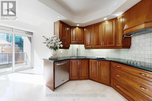 602 - 10 Bellair Street, Toronto, ON - Indoor Photo Showing Kitchen