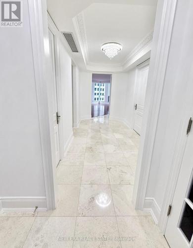 602 - 10 Bellair Street, Toronto, ON - Indoor Photo Showing Other Room