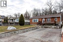 76 MARGARET Avenue Stoney Creek, ON L8G 3G5