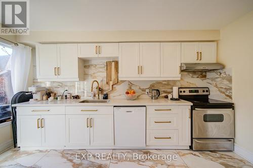 3824 Allcroft Road, Mississauga, ON - Indoor Photo Showing Kitchen With Stainless Steel Kitchen