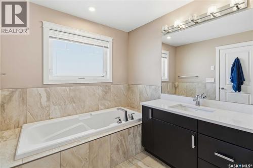 175 Gillies Lane, Saskatoon, SK - Indoor Photo Showing Bathroom