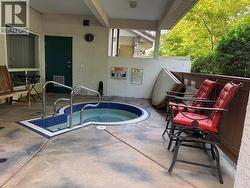Hot tub off lounge room - 