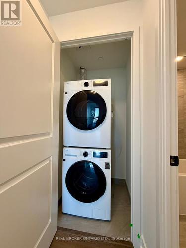 2075 Lakeshore Road, Burlington, ON - Indoor Photo Showing Laundry Room