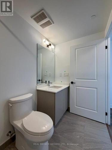 2075 Lakeshore Road, Burlington, ON - Indoor Photo Showing Bathroom