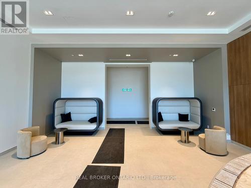 2075 Lakeshore Road, Burlington, ON - Indoor Photo Showing Other Room