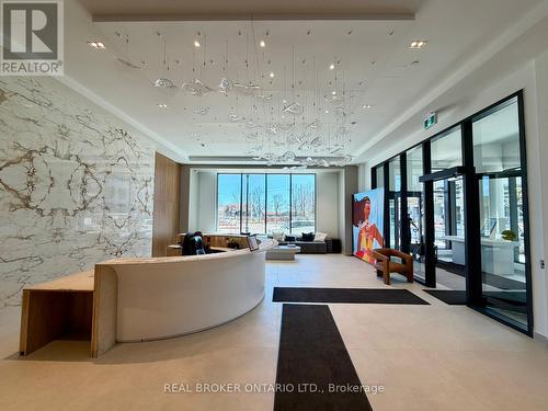 2075 Lakeshore Road, Burlington, ON - Indoor Photo Showing Other Room