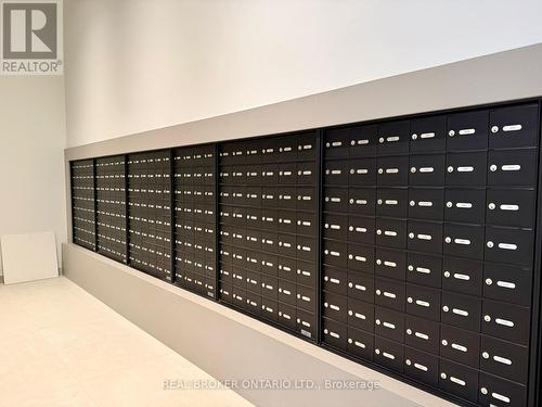 2075 Lakeshore Road, Burlington, ON - Indoor Photo Showing Other Room