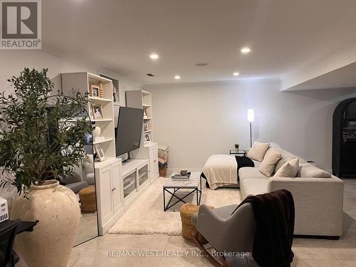 4 Inder Heights Drive, Brampton, ON - Indoor
