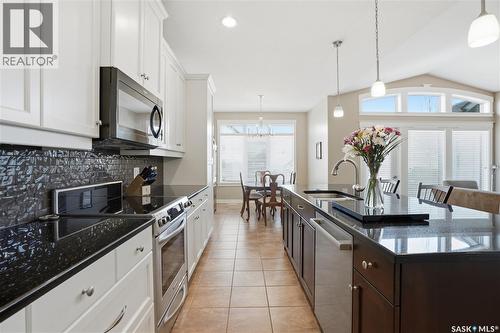 211 Trimble Lane, Saskatoon, SK - Indoor Photo Showing Kitchen With Upgraded Kitchen