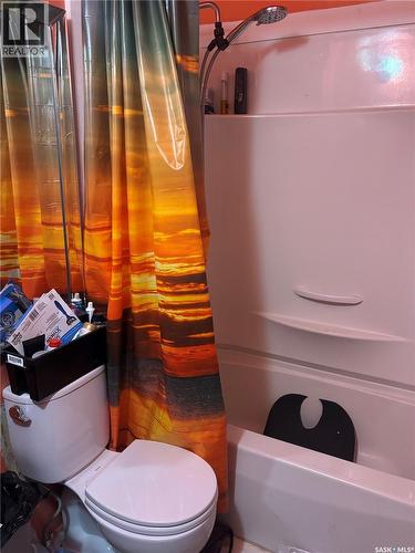 906 Weldon Avenue, Saskatoon, SK - Indoor Photo Showing Bathroom