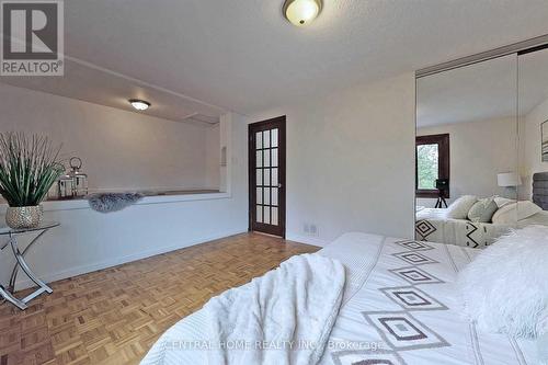 18 Mayvern Crescent, Richmond Hill, ON - Indoor Photo Showing Bedroom