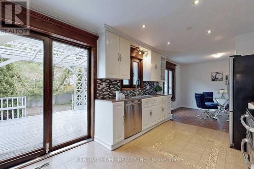 18 Mayvern Crescent, Richmond Hill, ON - Indoor Photo Showing Kitchen