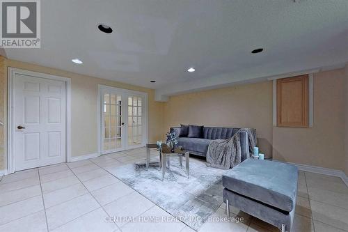 18 Mayvern Crescent, Richmond Hill, ON - Indoor
