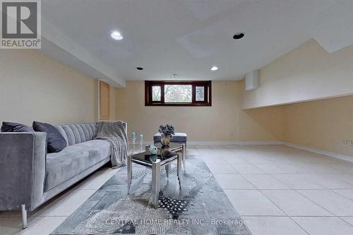 18 Mayvern Crescent, Richmond Hill, ON - Indoor