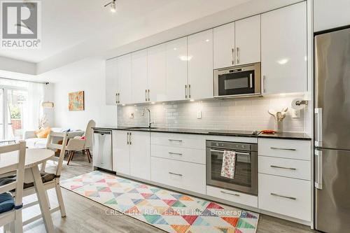 Th101 - 99 Eagle Rock Way, Vaughan, ON - Indoor Photo Showing Kitchen With Upgraded Kitchen
