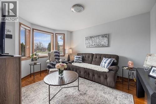 12314 Funaro Crescent, Tecumseh, ON - Indoor Photo Showing Living Room