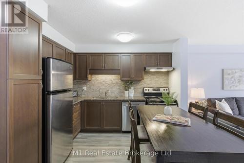 75 Arlington Crescent, Guelph (Pineridge/Westminster Woods), ON - Indoor Photo Showing Kitchen With Upgraded Kitchen