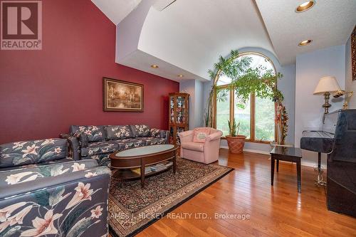 224 Thomas Street, Deep River, ON - Indoor Photo Showing Living Room