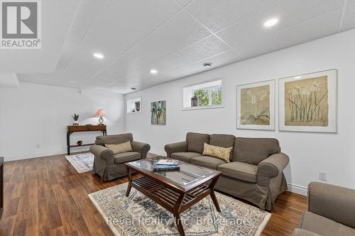 87 Trout Lane, Tiny, ON - Indoor Photo Showing Living Room