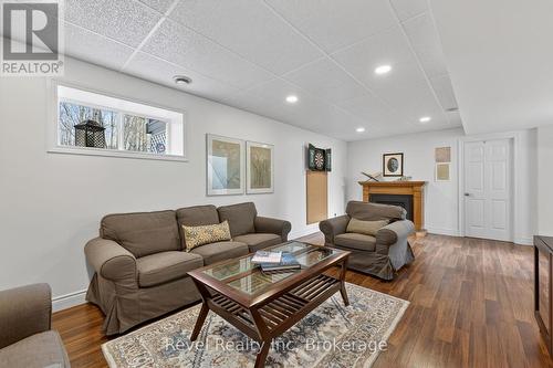 87 Trout Lane, Tiny, ON - Indoor Photo Showing Living Room