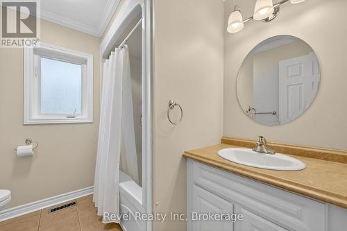 87 Trout Lane, Tiny, ON - Indoor Photo Showing Bathroom