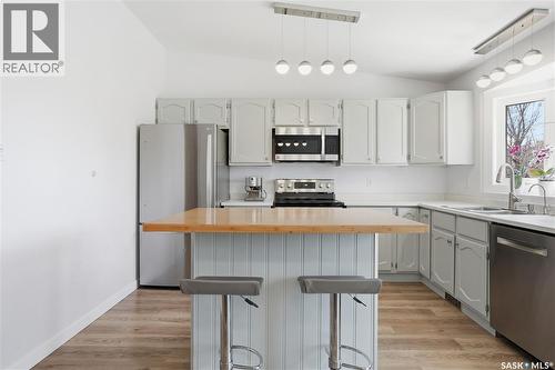 6547 Hird Crescent, Regina, SK - Indoor Photo Showing Kitchen With Stainless Steel Kitchen With Double Sink With Upgraded Kitchen