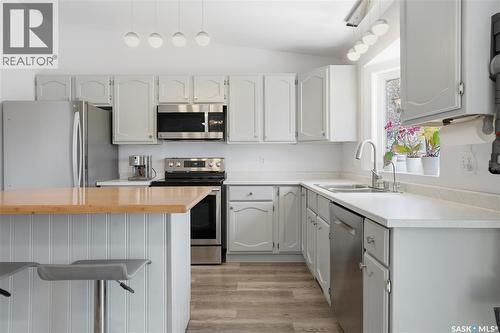 6547 Hird Crescent, Regina, SK - Indoor Photo Showing Kitchen With Stainless Steel Kitchen With Double Sink With Upgraded Kitchen