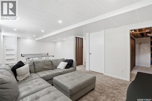 6547 Hird Crescent, Regina, SK - Indoor