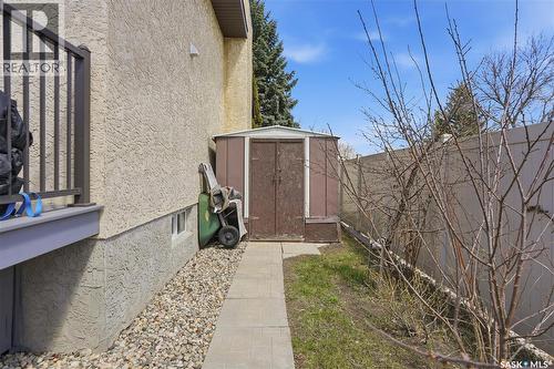 6547 Hird Crescent, Regina, SK - Outdoor