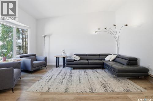 6547 Hird Crescent, Regina, SK - Indoor Photo Showing Living Room